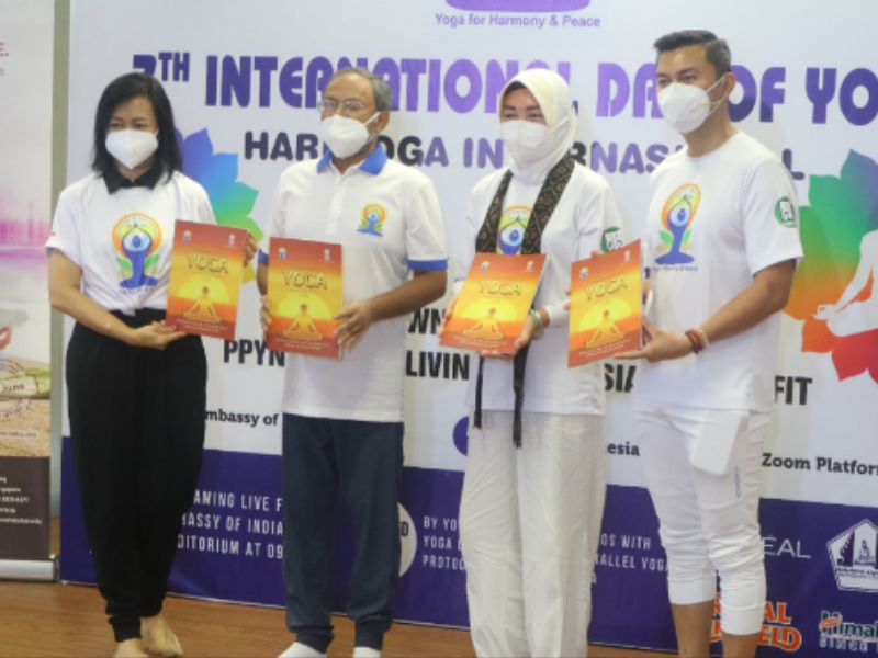 Hadiri Peringatan Hari Yoga Internasional, Kemenpora Sebut Yoga bermanfaat Bagi Kesehatan Fisik dan Mental di Masa Pandemi