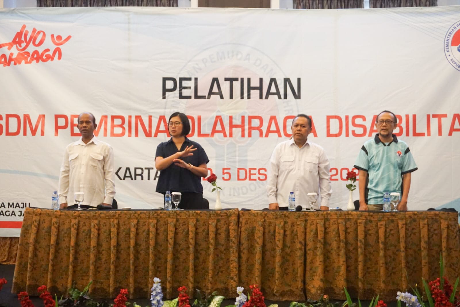 Belajar Bahasa Isyarat pada Pelatihan SDM Pembina Olahraga Disabilitas