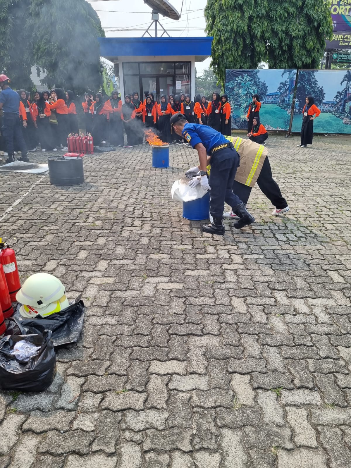 Kemenpora Bersama Pesantren Roudhoh Al-Aitam Siap Dukung Mengurangi Bencana Kebakaran