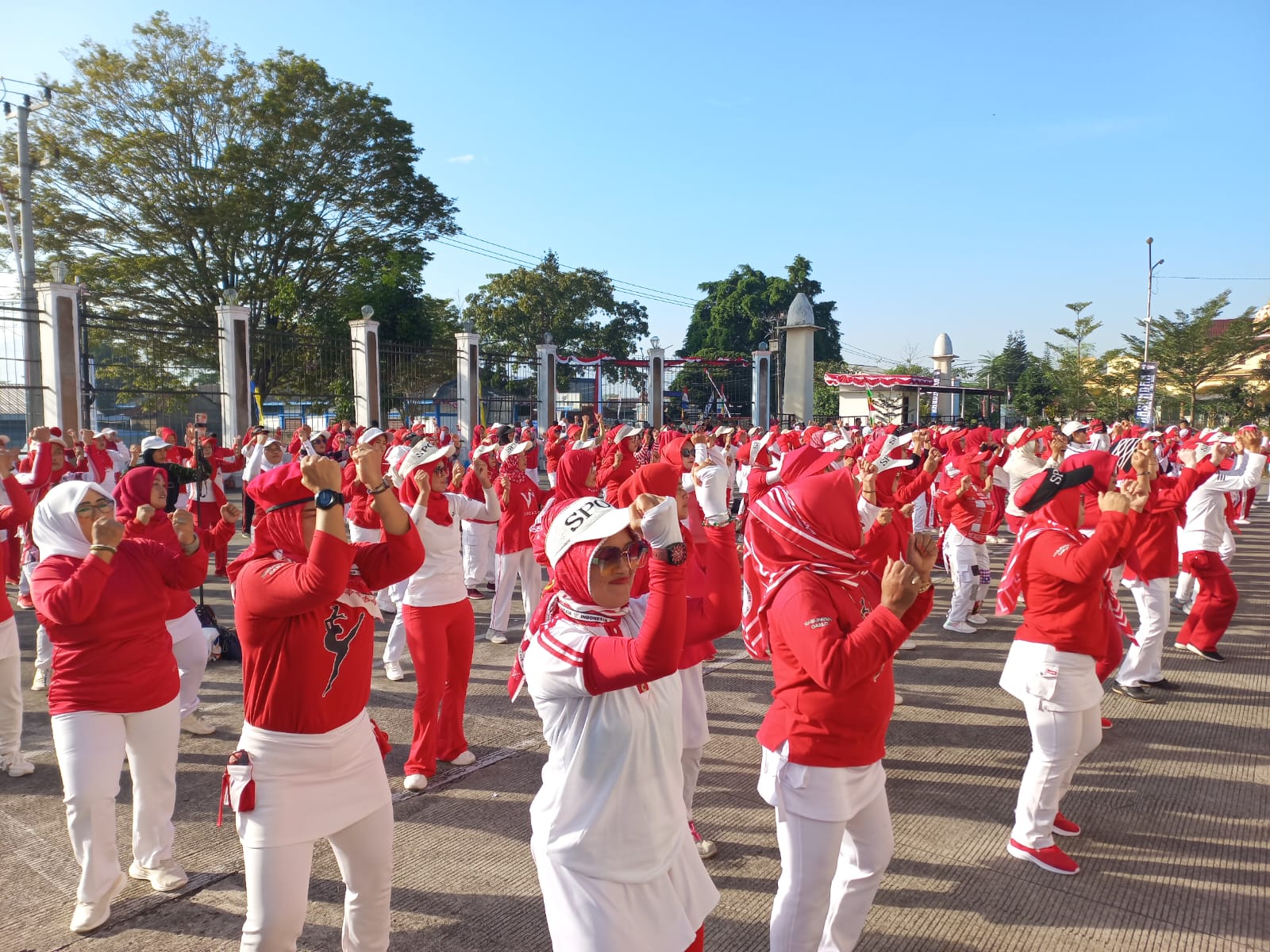 Lawan Mager! Kemenpora Dorong Budaya Aktif Lewat Senam Massal di Garut