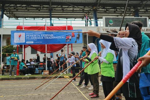 Warisan Nusantara Hidup Lagi di Cimahi, Generasi Muda Antusias Main Olahraga Tradisional